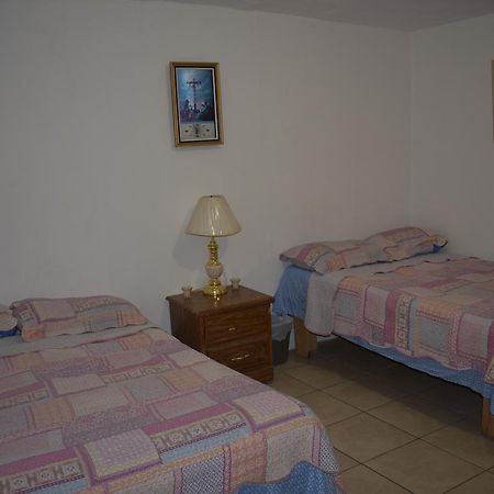 Blanquita Guesthouse Мануэль-Ф.-Мартинес Экстерьер фото